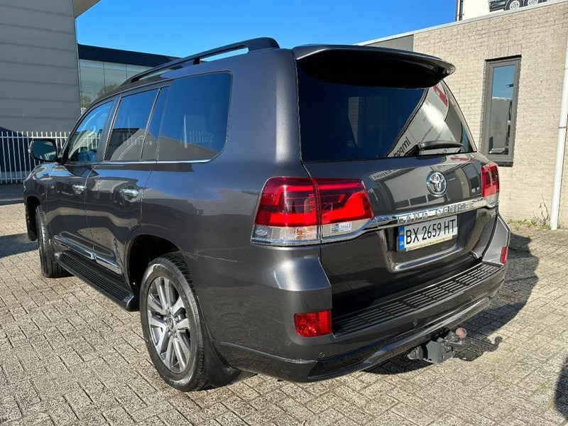 Toyota Land Cruiser V8 LAND CRUISER 200 V8 + CAMERA 360 + FRIDGE + DIESEL + ONLY EXPORT - سيارة دفع رباعي: صور 3 Toyota Land Cruiser V8 LAND CRUISER 200 V8 + CAMERA 360 + FRIDGE + DIESEL + ONLY EXPORT - سيارة دفع رباعي: صور 3
