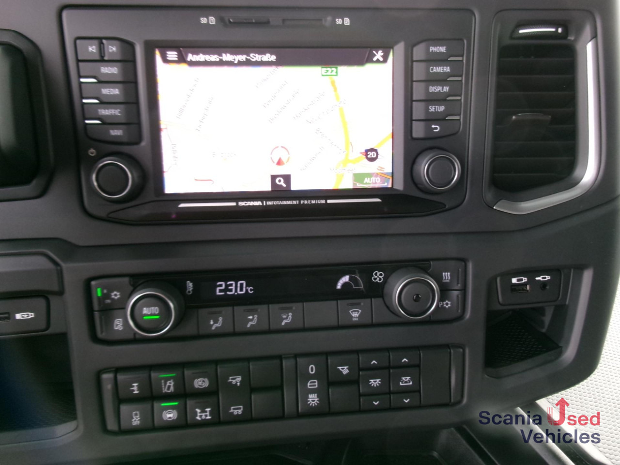 SCANIA R 460 A4x2NA SUPER NAVI Standklima DAB - شاحنة جرار: صور 3 SCANIA R 460 A4x2NA SUPER NAVI Standklima DAB - شاحنة جرار: صور 3