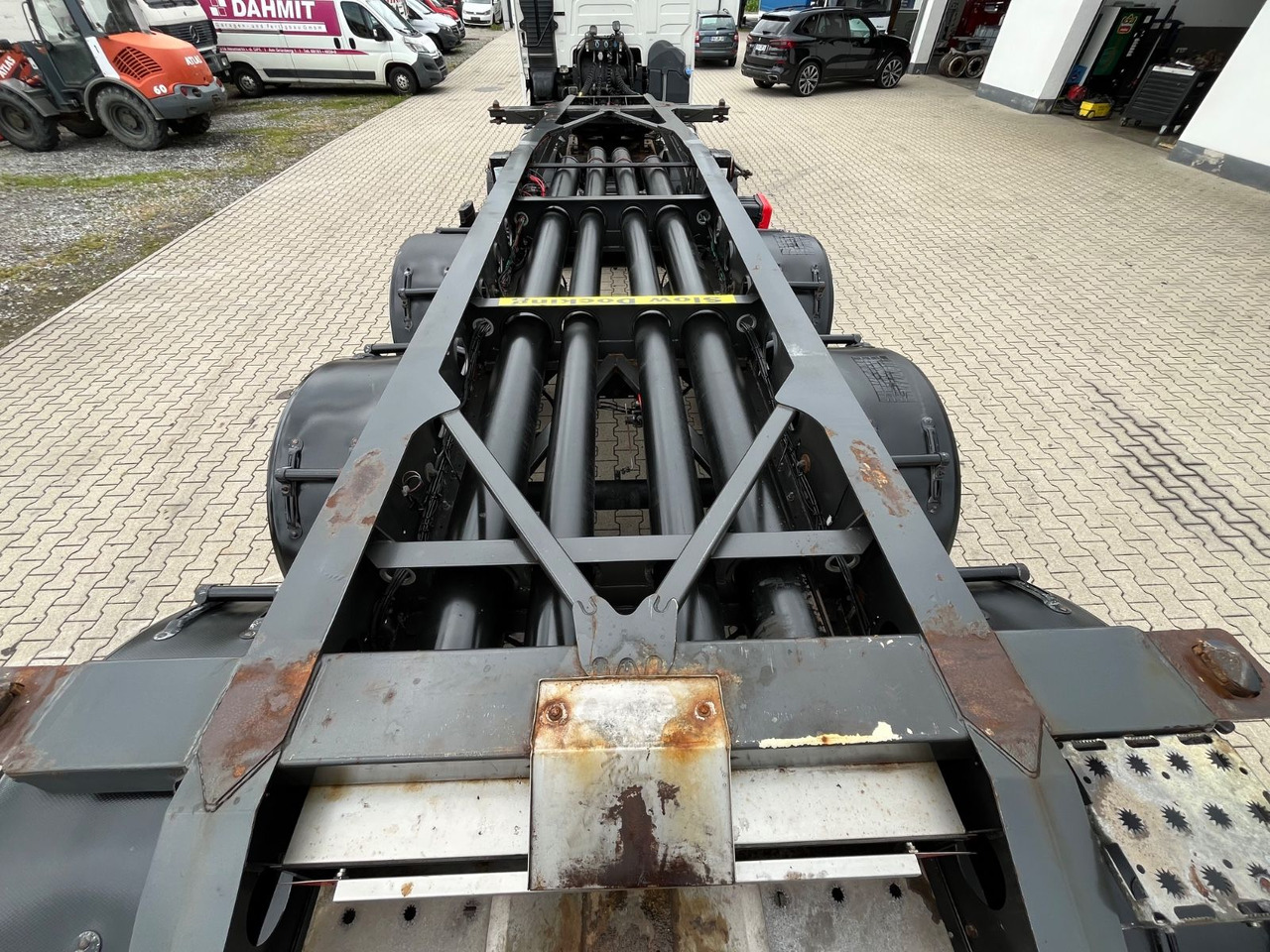 Fliegl Tank Container Chassis 20ft ADR - شاحنات الحاويات / جسم علوي قابل للتغيير نصف مقطورة: صور 5 Fliegl Tank Container Chassis 20ft ADR - شاحنات الحاويات / جسم علوي قابل للتغيير نصف مقطورة: صور 5