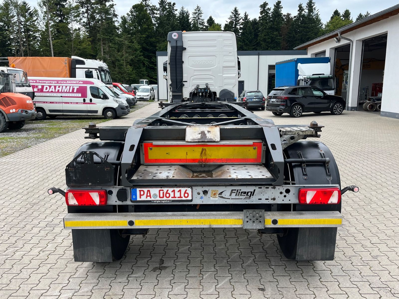 Fliegl Tank Container Chassis 20ft ADR - شاحنات الحاويات / جسم علوي قابل للتغيير نصف مقطورة: صور 3 Fliegl Tank Container Chassis 20ft ADR - شاحنات الحاويات / جسم علوي قابل للتغيير نصف مقطورة: صور 3
