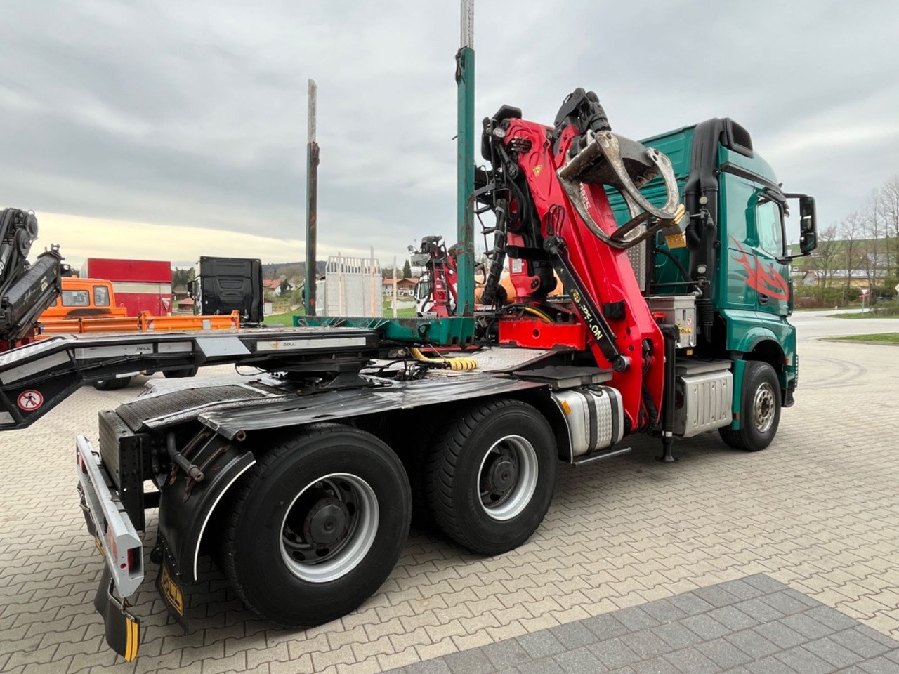 Mercedes-Benz Arocs 2663 6x4 mit Epsilon S260Z Langholzkran - شاحنة جرار: صور 2 Mercedes-Benz Arocs 2663 6x4 mit Epsilon S260Z Langholzkran - شاحنة جرار: صور 2