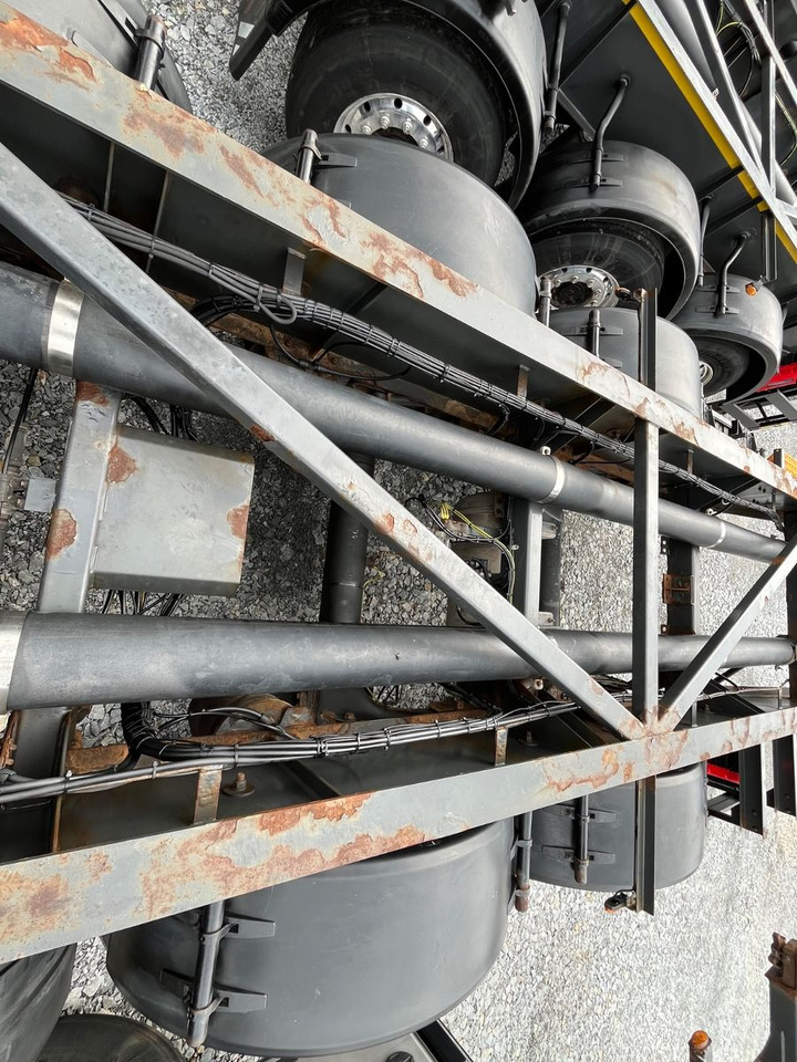 Schwarzmüller S1 R-Serie Tank Chassis ADR SAF Alufelgen - شاحنات الحاويات / جسم علوي قابل للتغيير نصف مقطورة: صور 4 Schwarzmüller S1 R-Serie Tank Chassis ADR SAF Alufelgen - شاحنات الحاويات / جسم علوي قابل للتغيير نصف مقطورة: صور 4