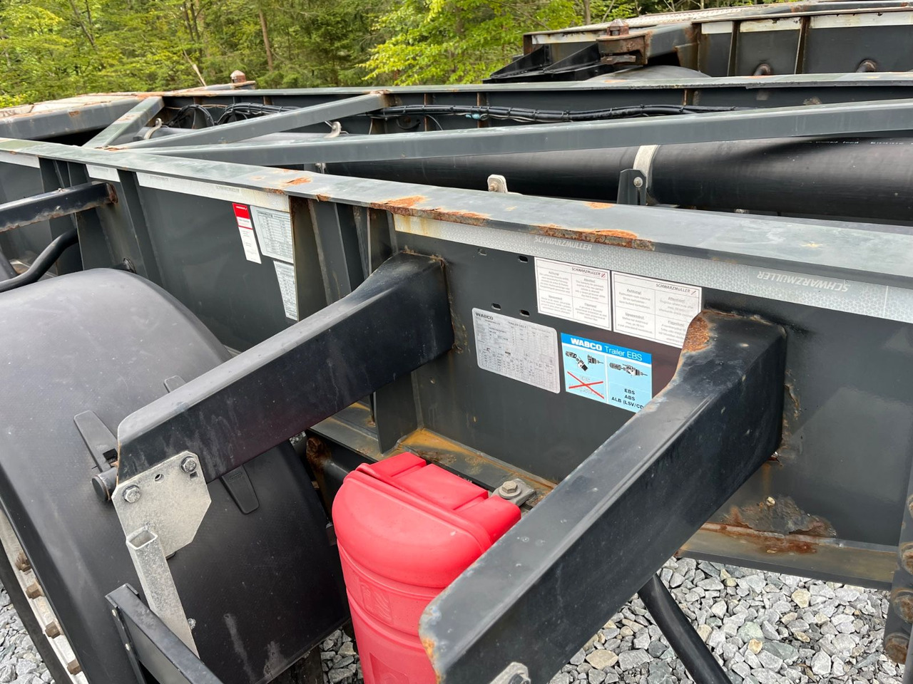 Schwarzmüller S1 R-Serie Tank Chassis ADR SAF Alufelgen - شاحنات الحاويات / جسم علوي قابل للتغيير نصف مقطورة: صور 4 Schwarzmüller S1 R-Serie Tank Chassis ADR SAF Alufelgen - شاحنات الحاويات / جسم علوي قابل للتغيير نصف مقطورة: صور 4