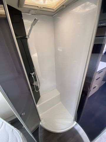 كرفان سحب Sterckeman Alize Connect 560 CP, Quennsbett, Mover, Klima: صور 12 كرفان سحب Sterckeman Alize Connect 560 CP, Quennsbett, Mover, Klima: صور 12