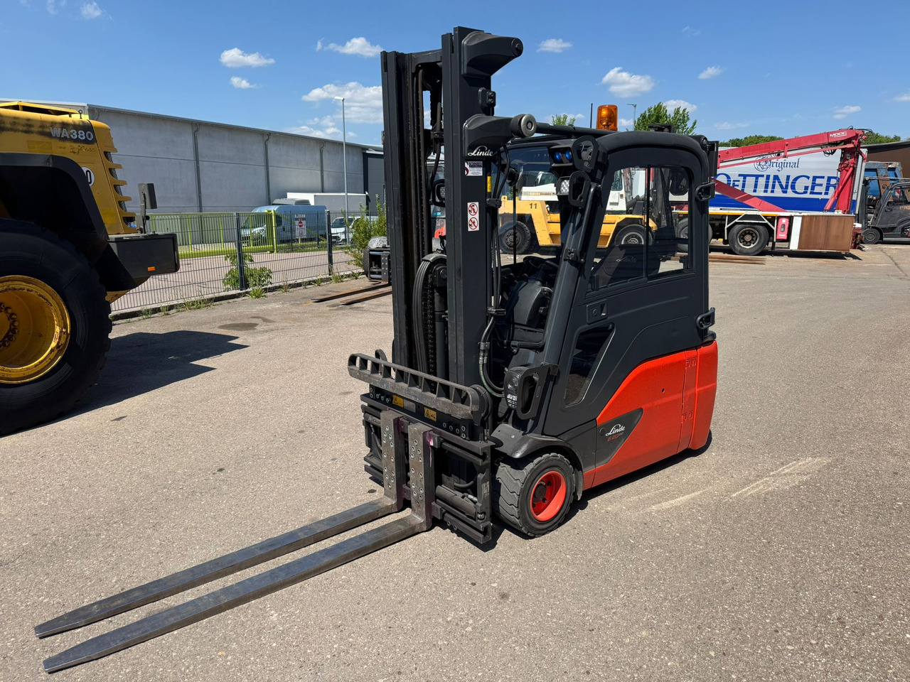 Linde E20L-02 Triplex Elektro Zinkenverstellgerät - رافعة شوكية كهربائية: صور 1 Linde E20L-02 Triplex Elektro Zinkenverstellgerät - رافعة شوكية كهربائية: صور 1