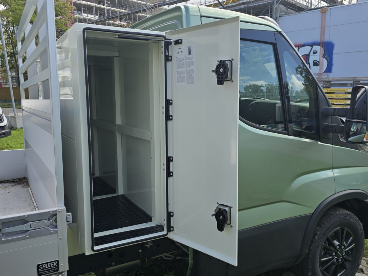 IVECO 35S18HA8 Pritsche (TOP Ausstattung) - الشاحنات الصغيرة المسطحة: صور 4 IVECO 35S18HA8 Pritsche (TOP Ausstattung) - الشاحنات الصغيرة المسطحة: صور 4
