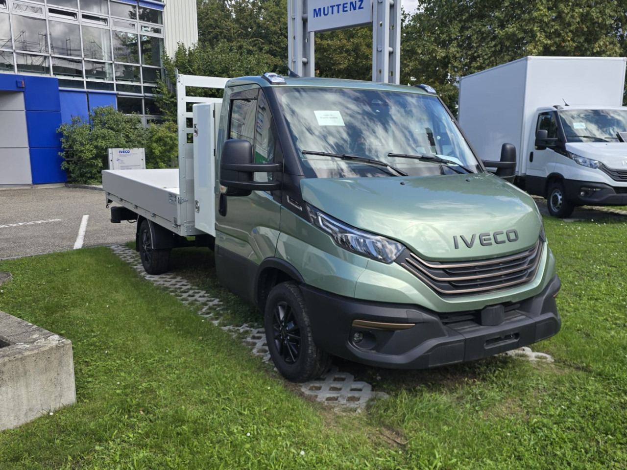 IVECO 35S18HA8 Pritsche (TOP Ausstattung) - الشاحنات الصغيرة المسطحة: صور 2 IVECO 35S18HA8 Pritsche (TOP Ausstattung) - الشاحنات الصغيرة المسطحة: صور 2
