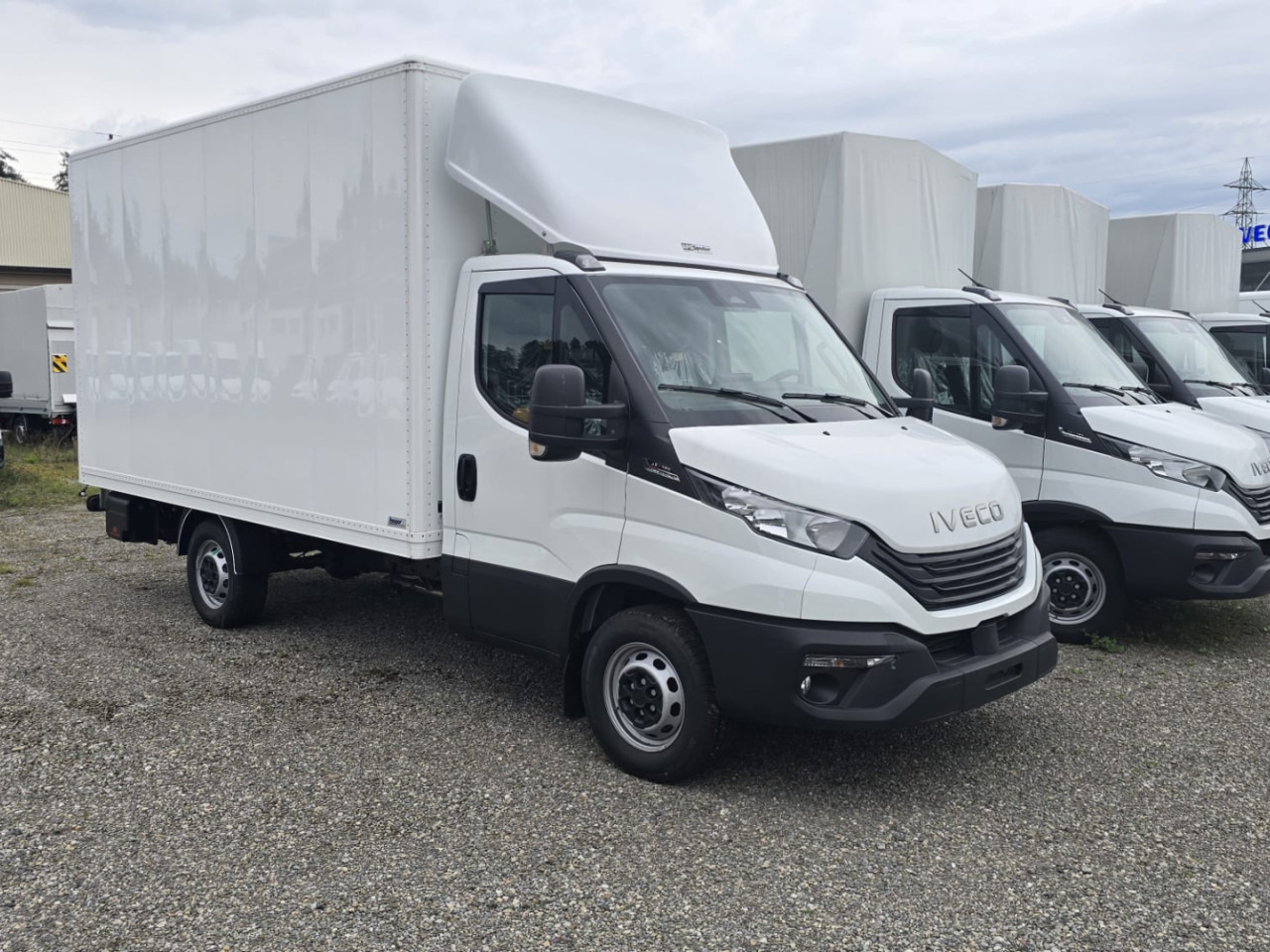 IVECO DAILY 35S18HA8 Koffer/Ladebordwand - الشاسيه شاحنة: صور 1 IVECO DAILY 35S18HA8 Koffer/Ladebordwand - الشاسيه شاحنة: صور 1
