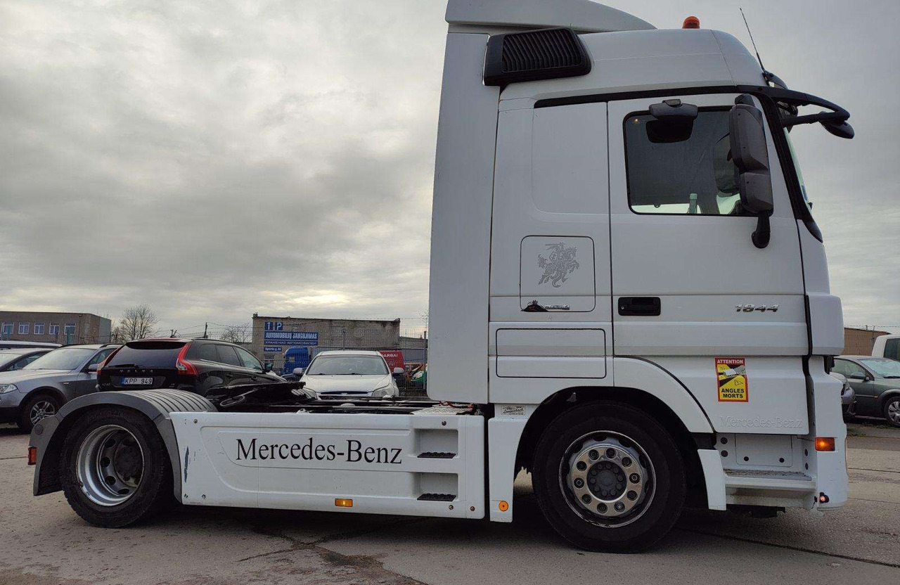 Mercedes-Benz Actros 1844 LS - شاحنة جرار: صور 3 Mercedes-Benz Actros 1844 LS - شاحنة جرار: صور 3