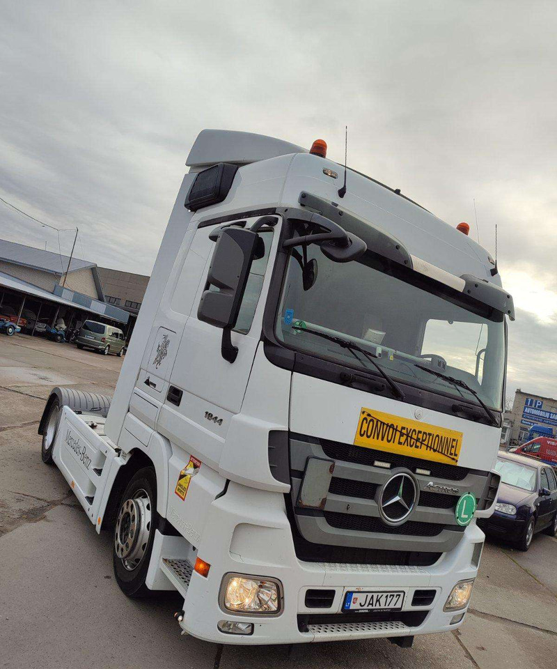 Mercedes-Benz Actros 1844 LS - شاحنة جرار: صور 4 Mercedes-Benz Actros 1844 LS - شاحنة جرار: صور 4