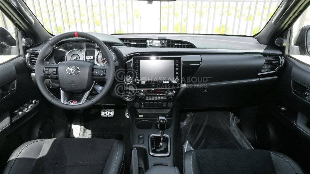 TOYOTA HILUX DC 2.8L DIESEL 4X4 GR-S A/T MY24 - شاحنة البيك أب: صور 5 TOYOTA HILUX DC 2.8L DIESEL 4X4 GR-S A/T MY24 - شاحنة البيك أب: صور 5