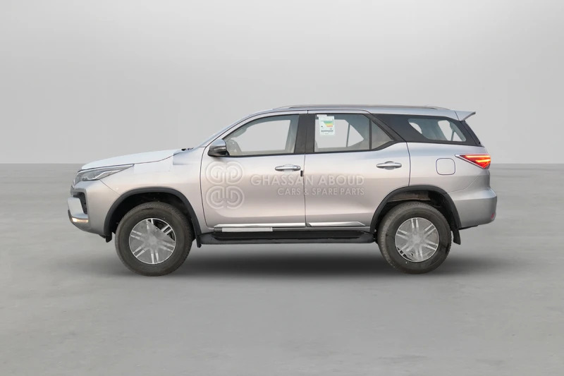 Toyota Fortuner 4x4 - سيارة دفع رباعي: صور 3 Toyota Fortuner 4x4 - سيارة دفع رباعي: صور 3