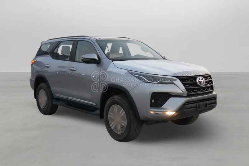 Toyota Fortuner 4x4 - سيارة دفع رباعي: صور 1 Toyota Fortuner 4x4 - سيارة دفع رباعي: صور 1