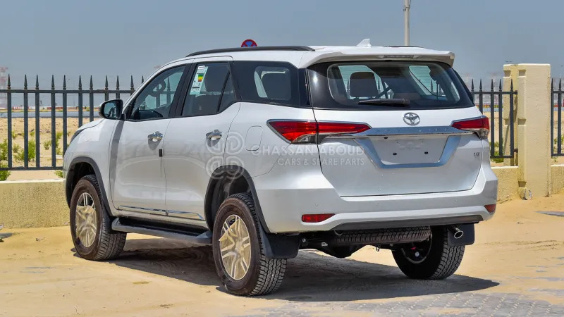 Toyota Fortuner 4x4 - سيارة دفع رباعي: صور 4 Toyota Fortuner 4x4 - سيارة دفع رباعي: صور 4