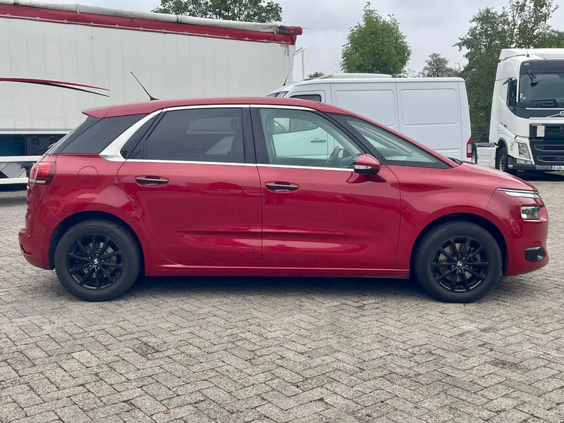 Citroën C4 Picasso REAR VIEW CAMERA, BLIND SPOT SENSOR, AUTO PARKING, FRONT & REAR PARKTRONIC, - هاتشباك: صور 4 Citroën C4 Picasso REAR VIEW CAMERA, BLIND SPOT SENSOR, AUTO PARKING, FRONT & REAR PARKTRONIC, - هاتشباك: صور 4
