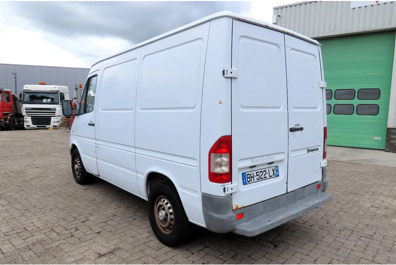 Mercedes-Benz Sprinter 208 3 seats. Very good bus! 100% engine and gearbox! France use - فان: صور 5 Mercedes-Benz Sprinter 208 3 seats. Very good bus! 100% engine and gearbox! France use - فان: صور 5