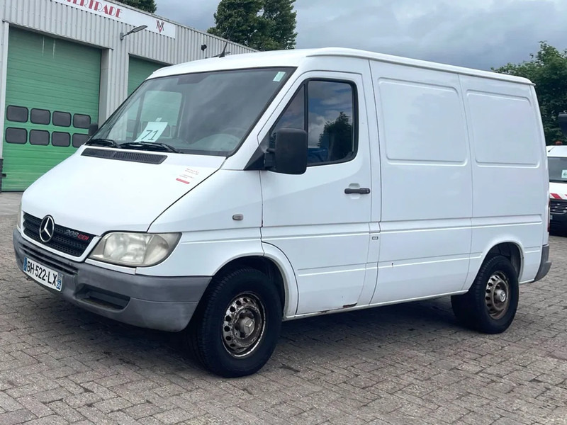 Mercedes-Benz Sprinter 208 3 seats. Very good bus! 100% engine and gearbox! France use - فان: صور 4 Mercedes-Benz Sprinter 208 3 seats. Very good bus! 100% engine and gearbox! France use - فان: صور 4
