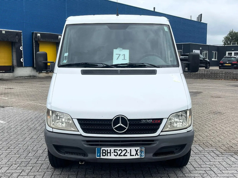 Mercedes-Benz Sprinter 208 3 seats. Very good bus! 100% engine and gearbox! France use - فان: صور 2 Mercedes-Benz Sprinter 208 3 seats. Very good bus! 100% engine and gearbox! France use - فان: صور 2