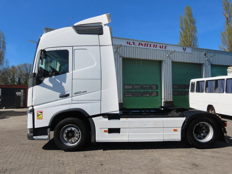 شاحنة جرار Volvo FH 460 YV2RTY0A3JB867622, FRIGO, 2X FUEL TANK, frigo, EURO6: صور 10