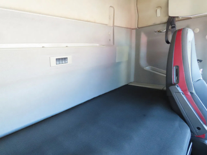 شاحنة جرار Volvo FH 460 YV2RTY0A3JB867622, FRIGO, 2X FUEL TANK, frigo, EURO6: صور 18
