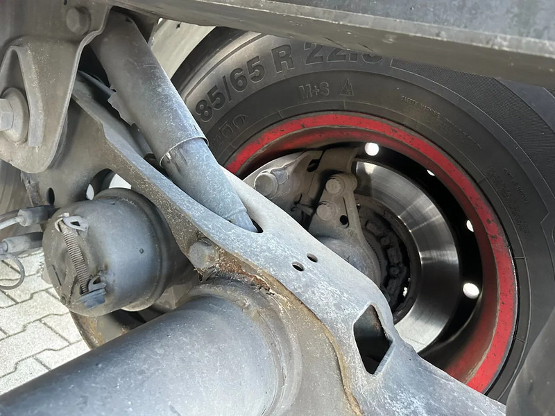 شاحنات الحاويات / جسم علوي قابل للتغيير نصف مقطورة Burg 20FT ADR (EX/II, EX/III, FL, AT), Leergewicht : 3.690kg, SAF INTRADISC, 2x Liftachse, NL-Chassis: صور 6 شاحنات الحاويات / جسم علوي قابل للتغيير نصف مقطورة Burg 20FT ADR (EX/II, EX/III, FL, AT), Leergewicht : 3.690kg, SAF INTRADISC, 2x Liftachse, NL-Chassis: صور 6