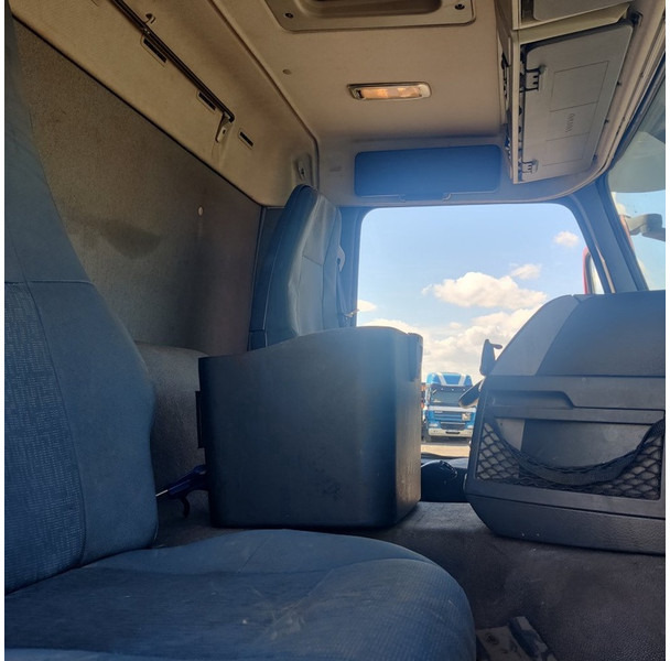 بصندوق مغلق شاحنة Volvo fm-330: صور 8