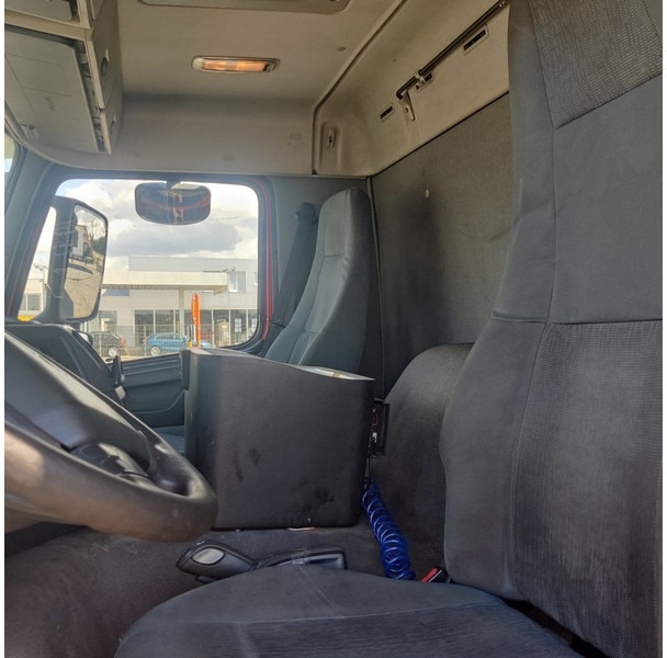 بصندوق مغلق شاحنة Volvo fm-330: صور 7