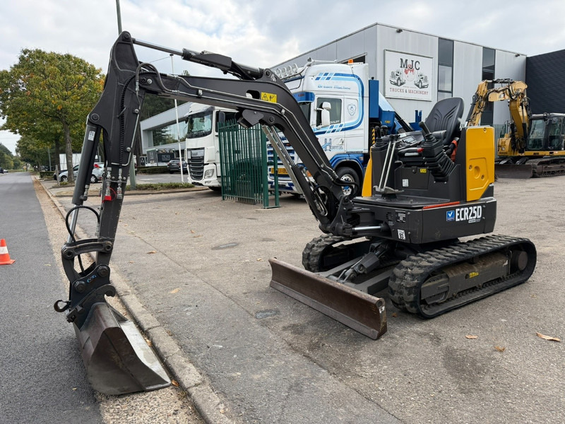 Volvo ECR25D 1159 UREN - SLOOP + SORTEERFUNCTIE - EXTRA HYDR. LEIDINGEN - HYDR SNELWISSEL - CE - BE MACHINE - حفارة مصغرة: صور 2 Volvo ECR25D 1159 UREN - SLOOP + SORTEERFUNCTIE - EXTRA HYDR. LEIDINGEN - HYDR SNELWISSEL - CE - BE MACHINE - حفارة مصغرة: صور 2