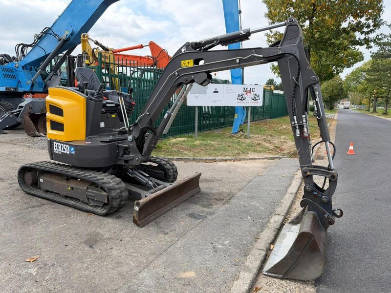 Volvo ECR25D 1159 UREN - SLOOP + SORTEERFUNCTIE - EXTRA HYDR. LEIDINGEN - HYDR SNELWISSEL - CE - BE MACHINE - حفارة مصغرة: صور 1 Volvo ECR25D 1159 UREN - SLOOP + SORTEERFUNCTIE - EXTRA HYDR. LEIDINGEN - HYDR SNELWISSEL - CE - BE MACHINE - حفارة مصغرة: صور 1