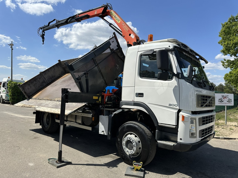 Volvo FM 300 4x4 TIPPER + CRANE PALFINGER PK 12000 - *339.000km* - MANUAL - STEEL SPRING / BIG AXLES - EURO 3 - TÜV 15/10/2025 - قلابات, شاحنة كرين: صور 3 Volvo FM 300 4x4 TIPPER + CRANE PALFINGER PK 12000 - *339.000km* - MANUAL - STEEL SPRING / BIG AXLES - EURO 3 - TÜV 15/10/2025 - قلابات, شاحنة كرين: صور 3