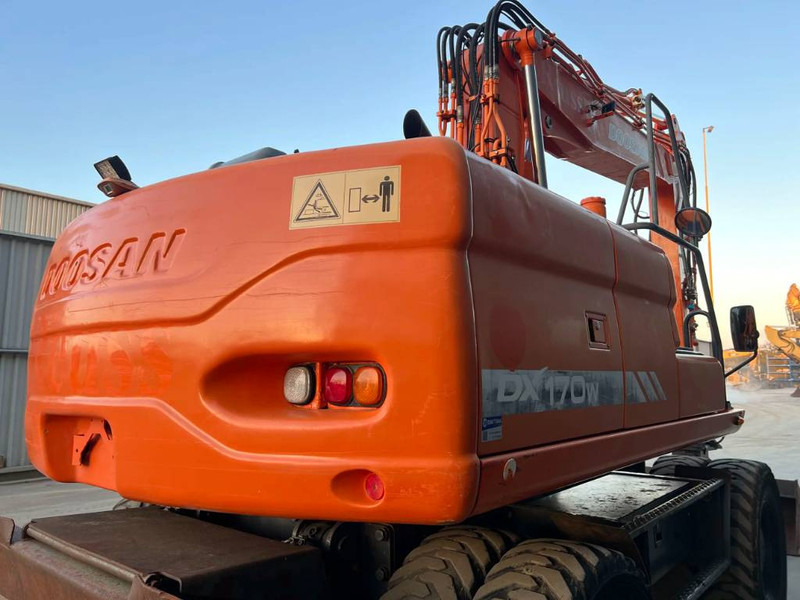 حفارة على عجلات Doosan DX170W: صور 8