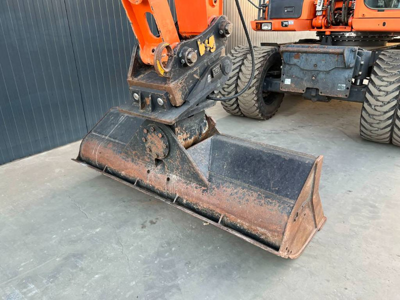 حفارة على عجلات Doosan DX170W: صور 16