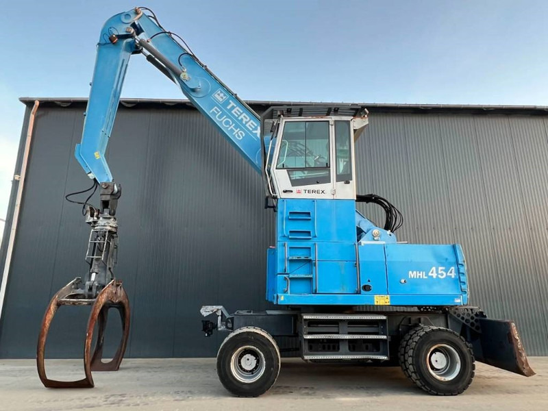 Fuchs MHL454 - حفارة النقل والشحن: صور 5 Fuchs MHL454 - حفارة النقل والشحن: صور 5