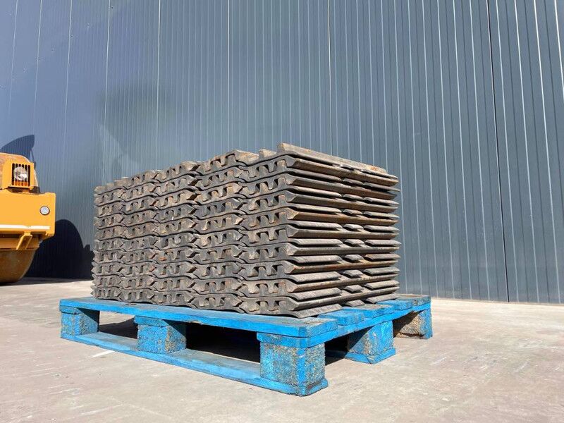Hyundai R210 / R215 / R220 / R235 / R250 / R260 - الإطار / الشاسيه - آلات البناء: صور 2 Hyundai R210 / R215 / R220 / R235 / R250 / R260 - الإطار / الشاسيه - آلات البناء: صور 2