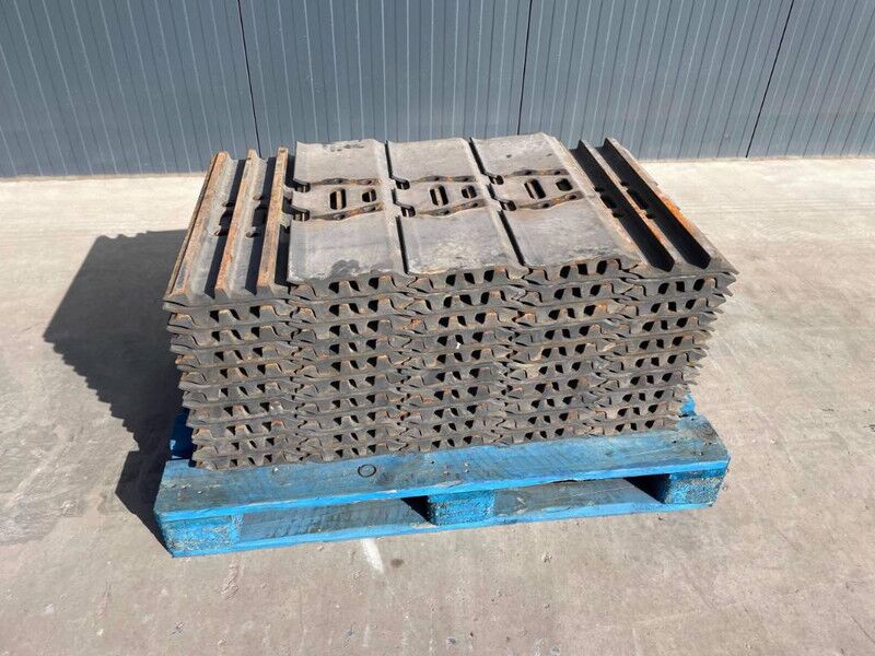Hyundai R210 / R215 / R220 / R235 / R250 / R260 - الإطار / الشاسيه - آلات البناء: صور 4 Hyundai R210 / R215 / R220 / R235 / R250 / R260 - الإطار / الشاسيه - آلات البناء: صور 4