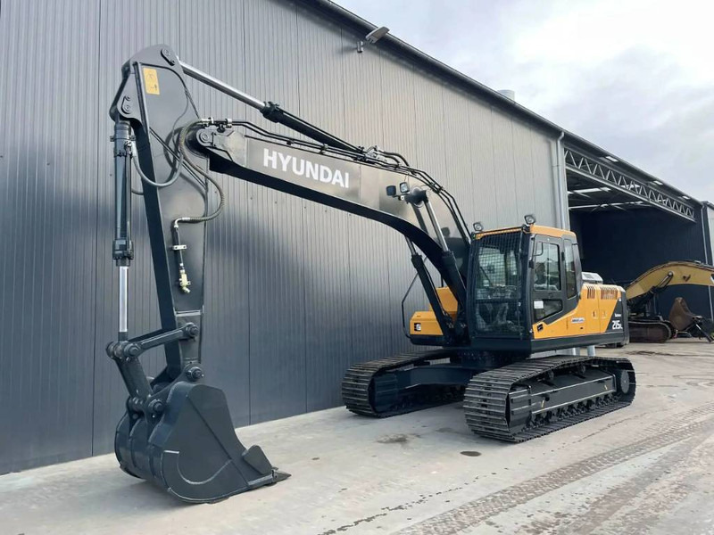 Hyundai R215L - حفارات زحافة: صور 1 Hyundai R215L - حفارات زحافة: صور 1