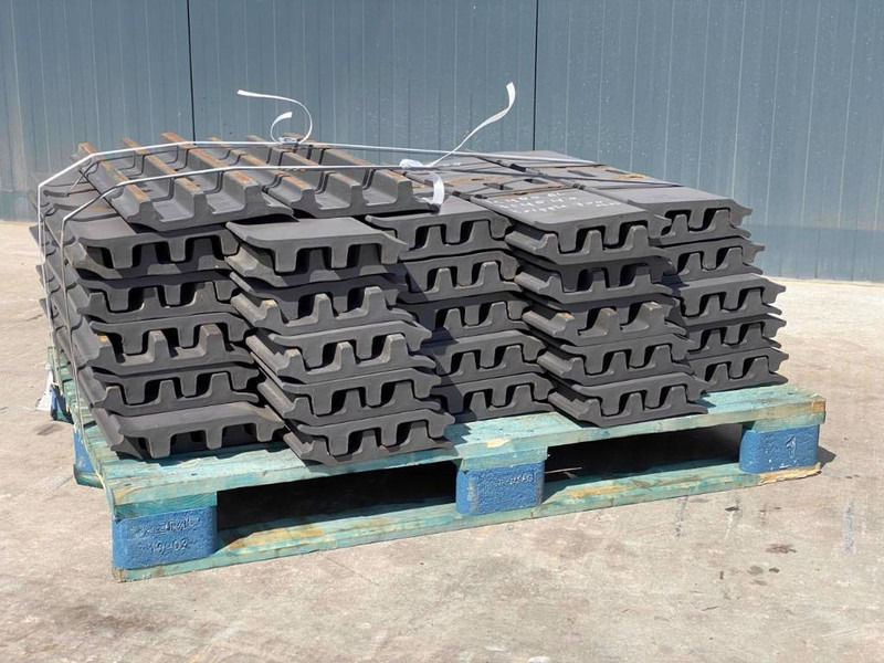 Komatsu PC300 / PC360 / PC400 Shoes/Pads - الإطار / الشاسيه - آلات البناء: صور 3 Komatsu PC300 / PC360 / PC400 Shoes/Pads - الإطار / الشاسيه - آلات البناء: صور 3
