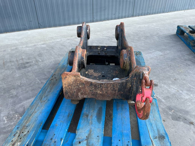 OilQuick OQ65 - 311F / 313F / 315F - وصلة الربط للمعدات المعلقة - آلات البناء: صور 2 OilQuick OQ65 - 311F / 313F / 315F - وصلة الربط للمعدات المعلقة - آلات البناء: صور 2