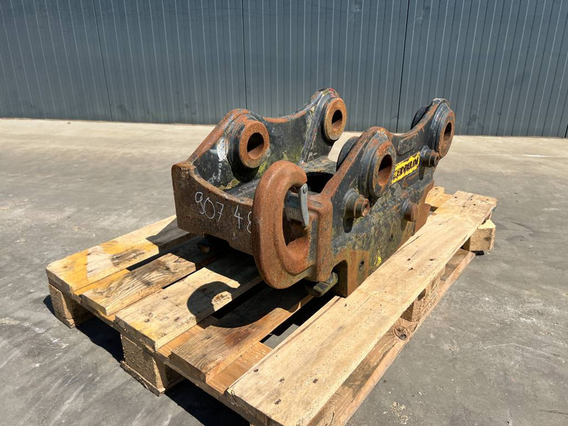 OilQuick OQ65 - M314F / M316F / M318F - وصلة الربط للمعدات المعلقة - آلات البناء: صور 1 OilQuick OQ65 - M314F / M316F / M318F - وصلة الربط للمعدات المعلقة - آلات البناء: صور 1