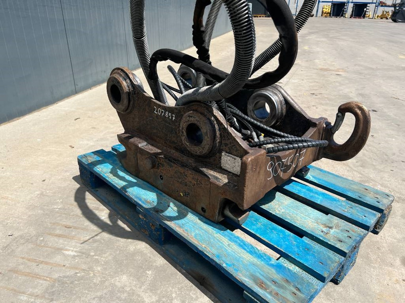 OilQuick OQ70/55 - 323E - وصلة الربط للمعدات المعلقة - آلات البناء: صور 3 OilQuick OQ70/55 - 323E - وصلة الربط للمعدات المعلقة - آلات البناء: صور 3