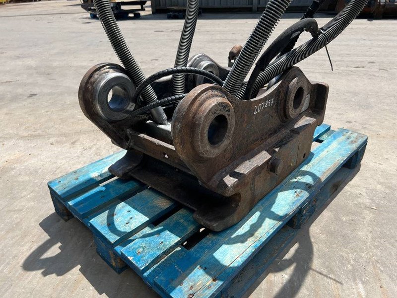 OilQuick OQ70/55 - 323E - وصلة الربط للمعدات المعلقة - آلات البناء: صور 5 OilQuick OQ70/55 - 323E - وصلة الربط للمعدات المعلقة - آلات البناء: صور 5