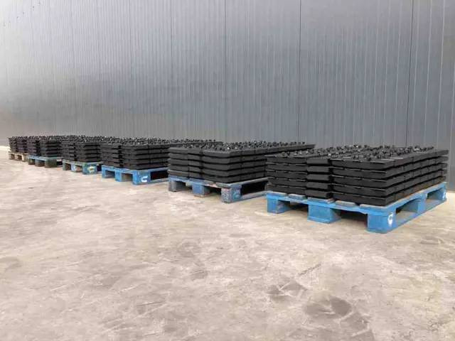 Vögele Rubber Asphalt Pads - الإطار / الشاسيه - آلات البناء: صور 1 Vögele Rubber Asphalt Pads - الإطار / الشاسيه - آلات البناء: صور 1
