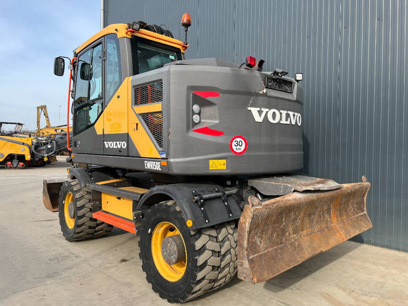 Volvo EWR150E - حفارة على عجلات: صور 3 Volvo EWR150E - حفارة على عجلات: صور 3
