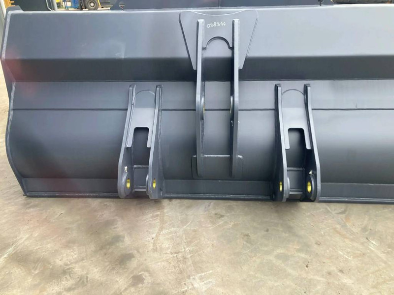 Volvo L110F - بكت - آلات البناء: صور 3 Volvo L110F - بكت - آلات البناء: صور 3