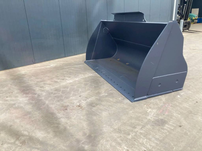 Volvo L110H - بكت - آلات البناء: صور 5 Volvo L110H - بكت - آلات البناء: صور 5