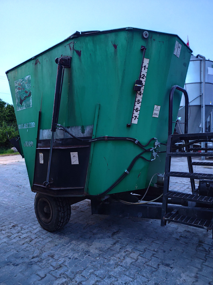 Auto-Agro T-011 - آلة خلط وتوزيع الأعلاف: صور 3 Auto-Agro T-011 - آلة خلط وتوزيع الأعلاف: صور 3