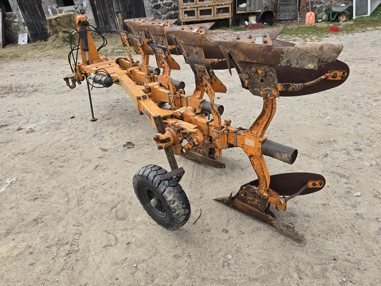 Huard 465 NSH na zabezpieczeniu hydraulicznym - محراث: صور 5 Huard 465 NSH na zabezpieczeniu hydraulicznym - محراث: صور 5
