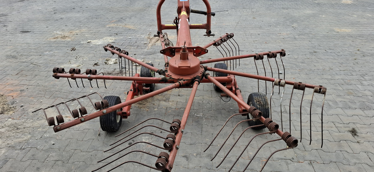KUHN GA 300 GM - لمّامَة القش: صور 1 KUHN GA 300 GM - لمّامَة القش: صور 1