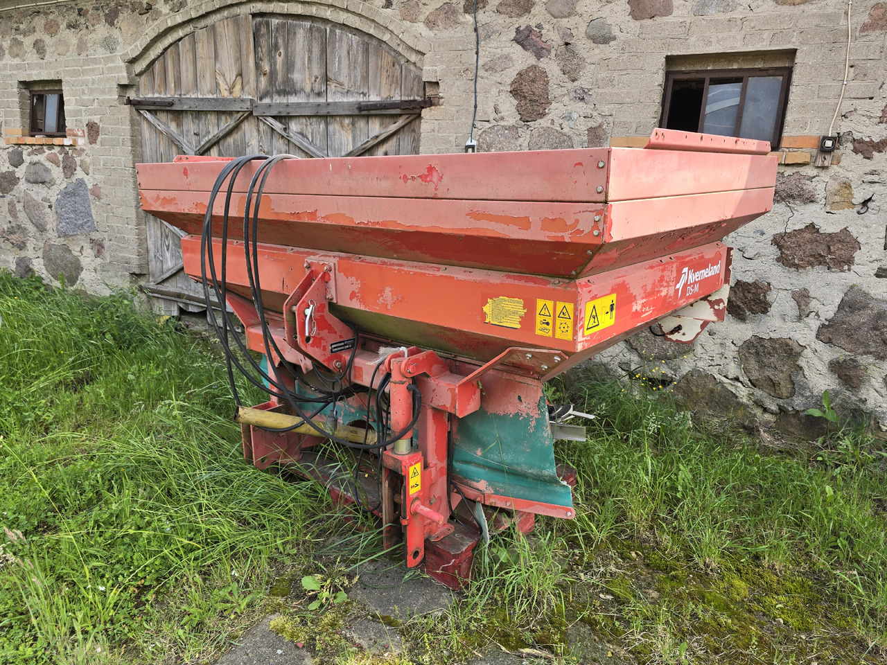KVERNELAND DS-M 1500 L / 24 m - آلة رش الأسمدة: صور 1 KVERNELAND DS-M 1500 L / 24 m - آلة رش الأسمدة: صور 1