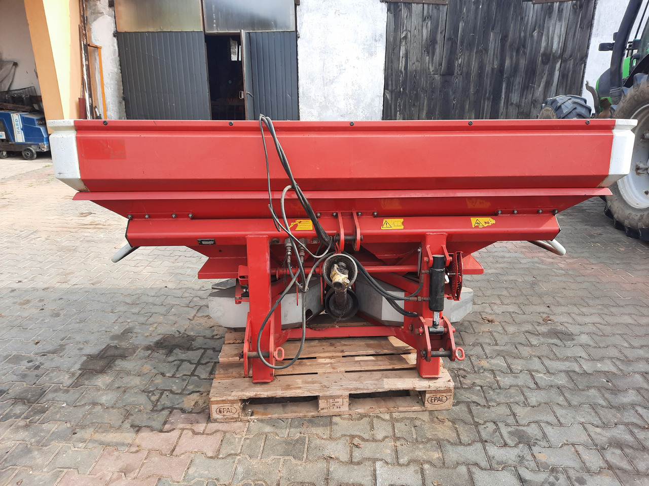 LELY CENTERLINER SX 2000 L - آلة رش الأسمدة: صور 3 LELY CENTERLINER SX 2000 L - آلة رش الأسمدة: صور 3